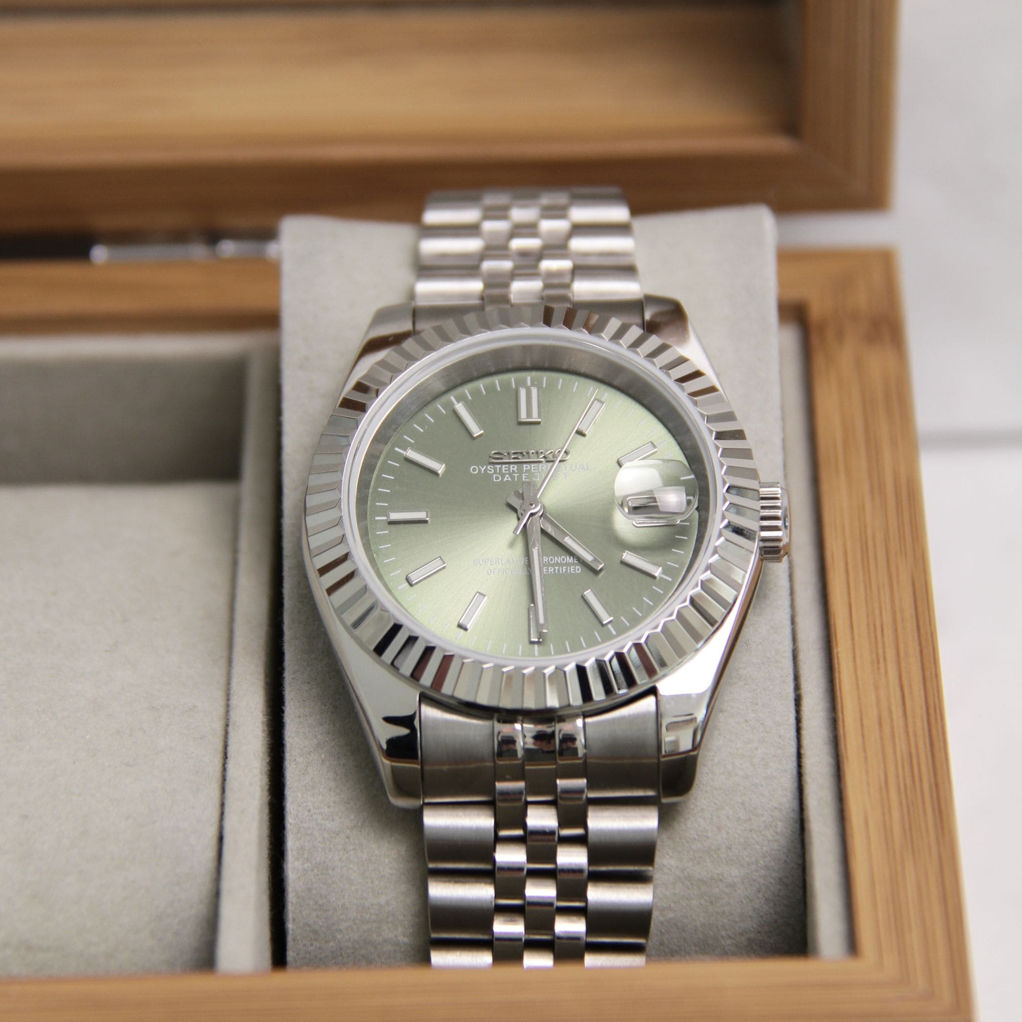 Montre Seiko mod datejust kaki arabic dans boite à montres