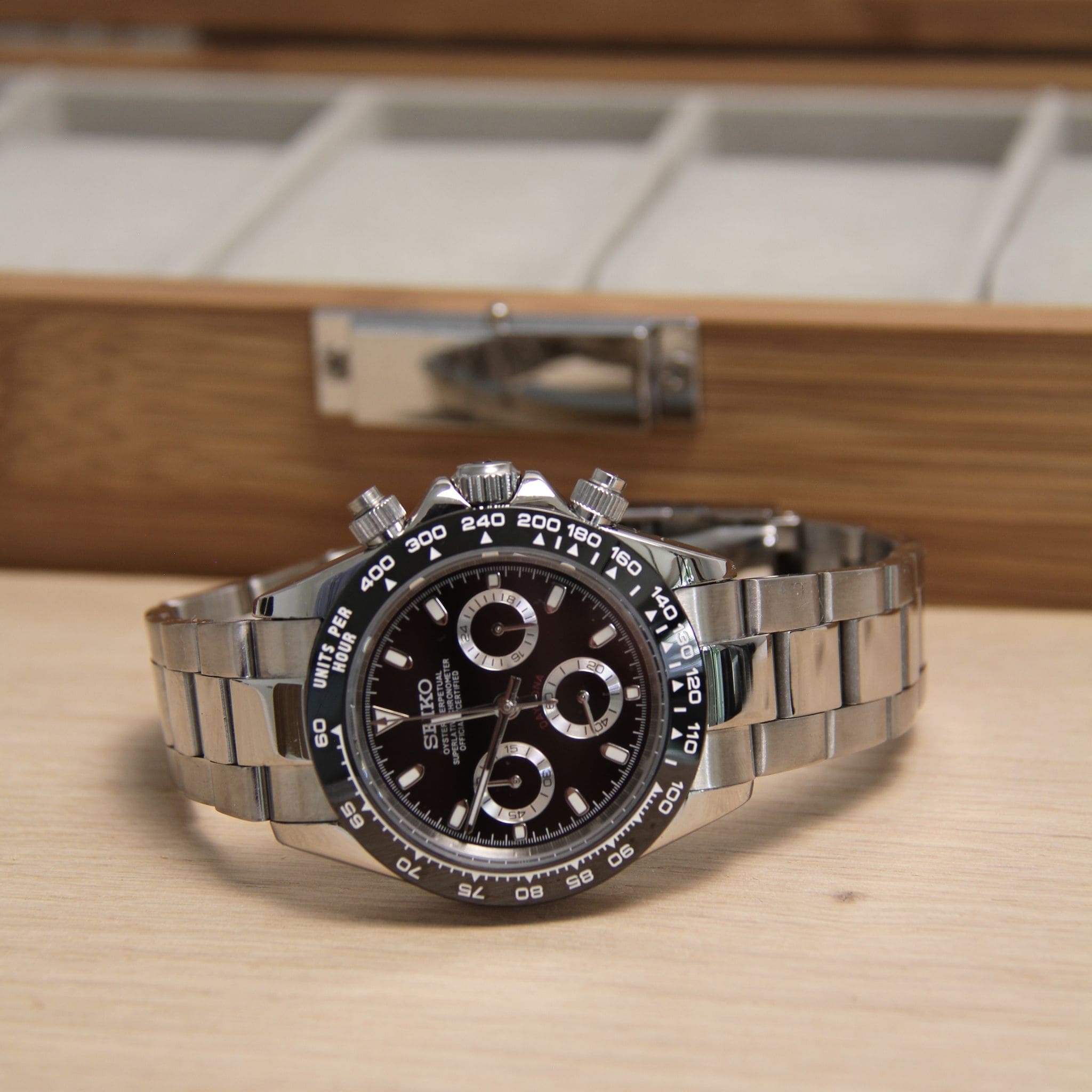 Montre Seiko Mod Daytona noire avec bracelet – mouvement chronographe hybride VK63