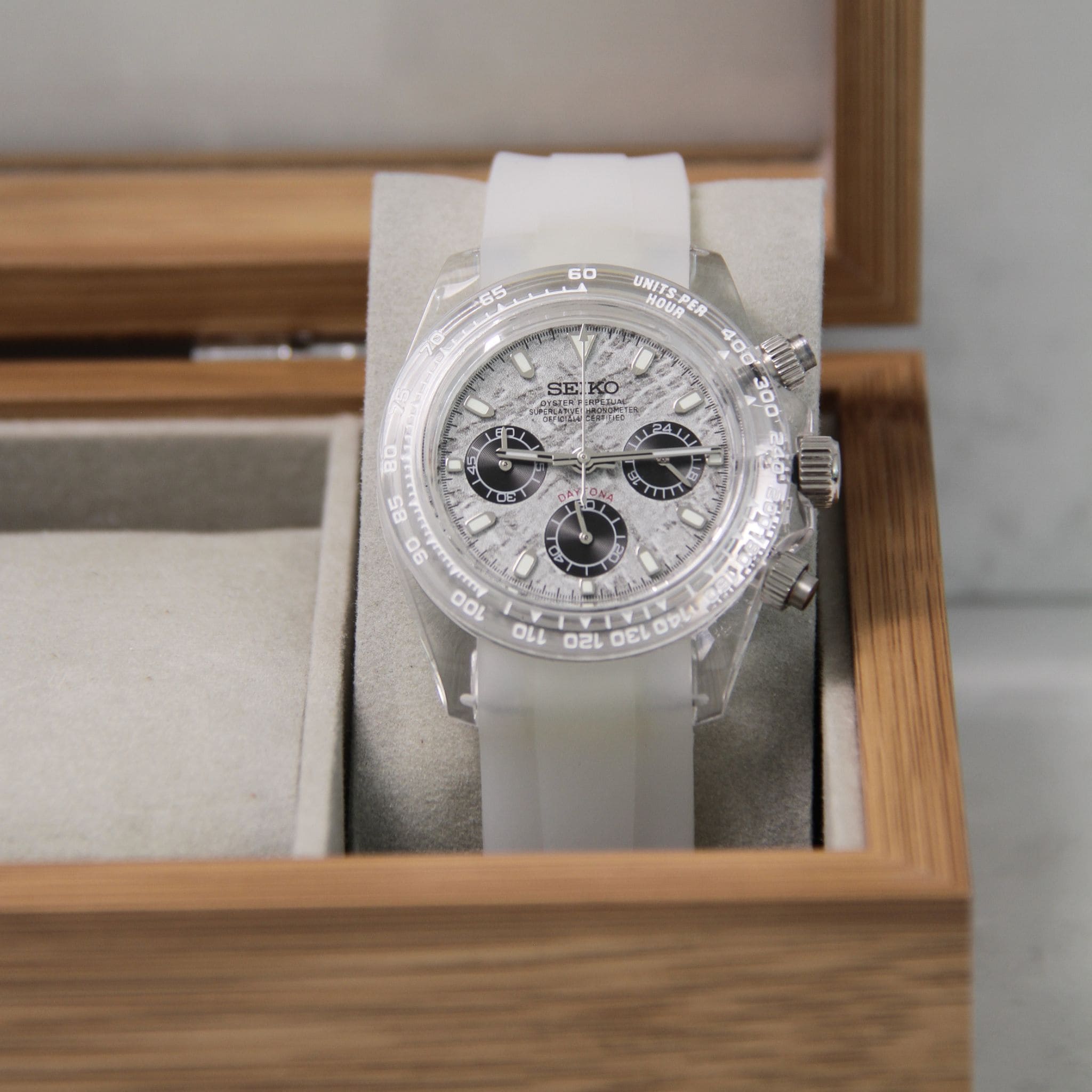 Montre Seiko mod daytona oysterflex gris dans boite à montres